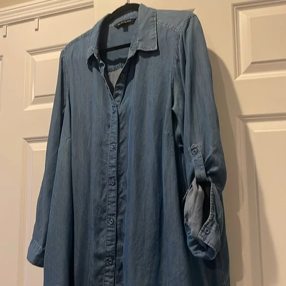 Shark bite, side slit, denim, lightweight shirt - Picture 2 of 4